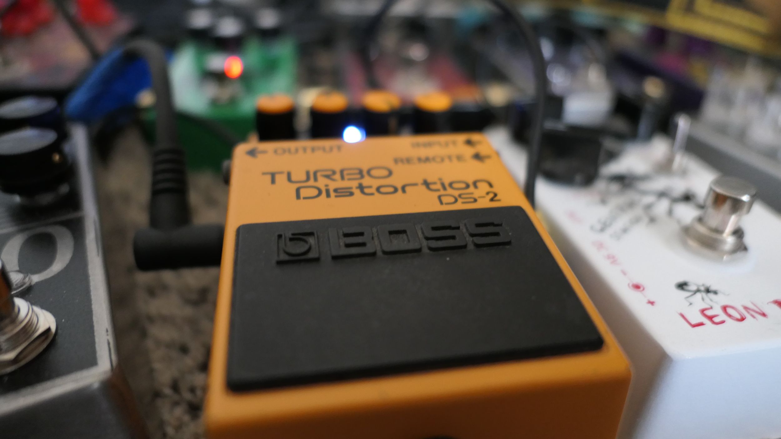 Boss DS 2 Turbo Distortion Pedal Modified Wampler Mod Hifi Cap Mods   P1000510ds2mod 